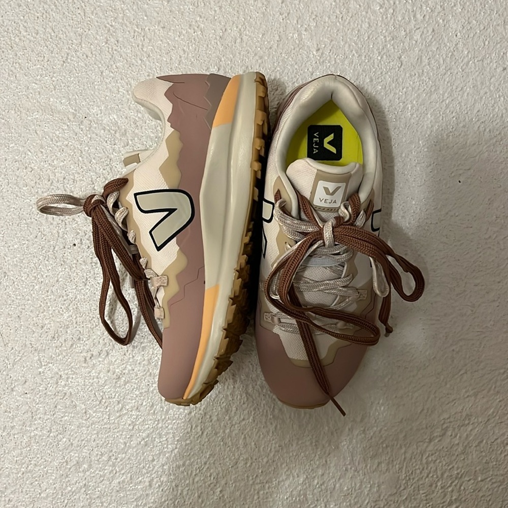 Veja Women’s sneakers. Perfect condition